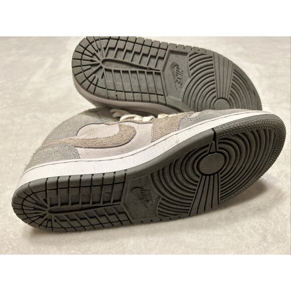 Nike Women’s Air Jordan 1 Size 8 Mid SE Particle Gray DO7139‑002 Rare Vintage - Picture 7 of 8